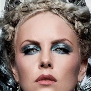 Meet your Posher, Lucy